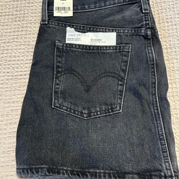 Levi's Faded Black Denim Mini Skirt - Picture 3 of 3